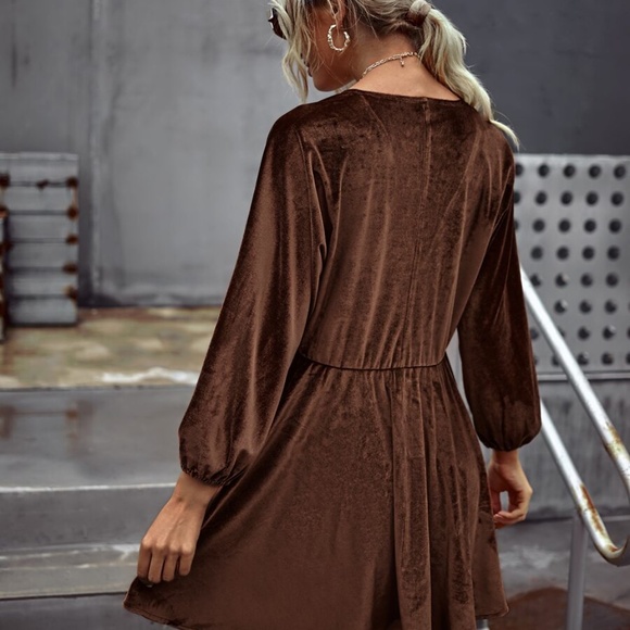 black velvet v neck long sleeve dress classic - Picture 6 of 13